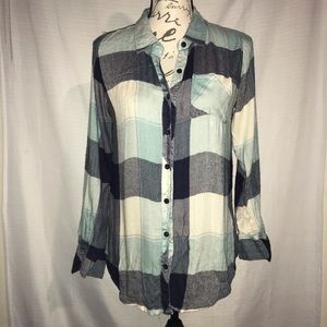 ✨5/$25 Blue cream soft plaid button up